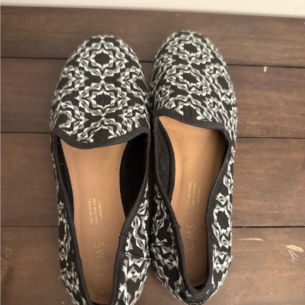 TOMS Black & White Woven Slip-On Loafers - Picture 2 of 5